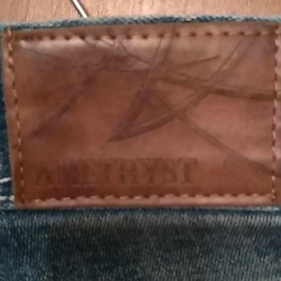 Women's distressed jeans - Picture 8 of 9